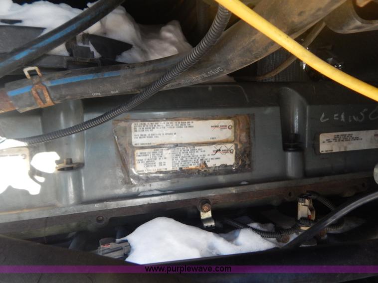 image for item H3905 2004 Freightliner Columbia semi truck