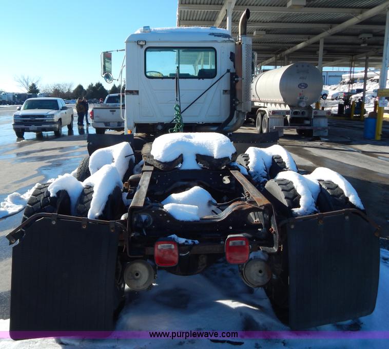 image for item H3906 1991 Mack CH613 semi truck