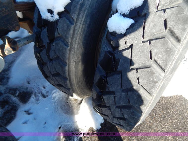 image for item H3906 1991 Mack CH613 semi truck