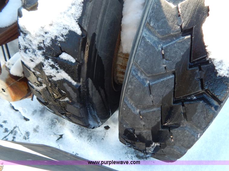 image for item H3906 1991 Mack CH613 semi truck