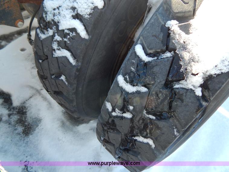 image for item H3906 1991 Mack CH613 semi truck