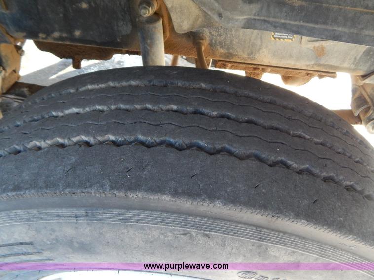 image for item H3906 1991 Mack CH613 semi truck