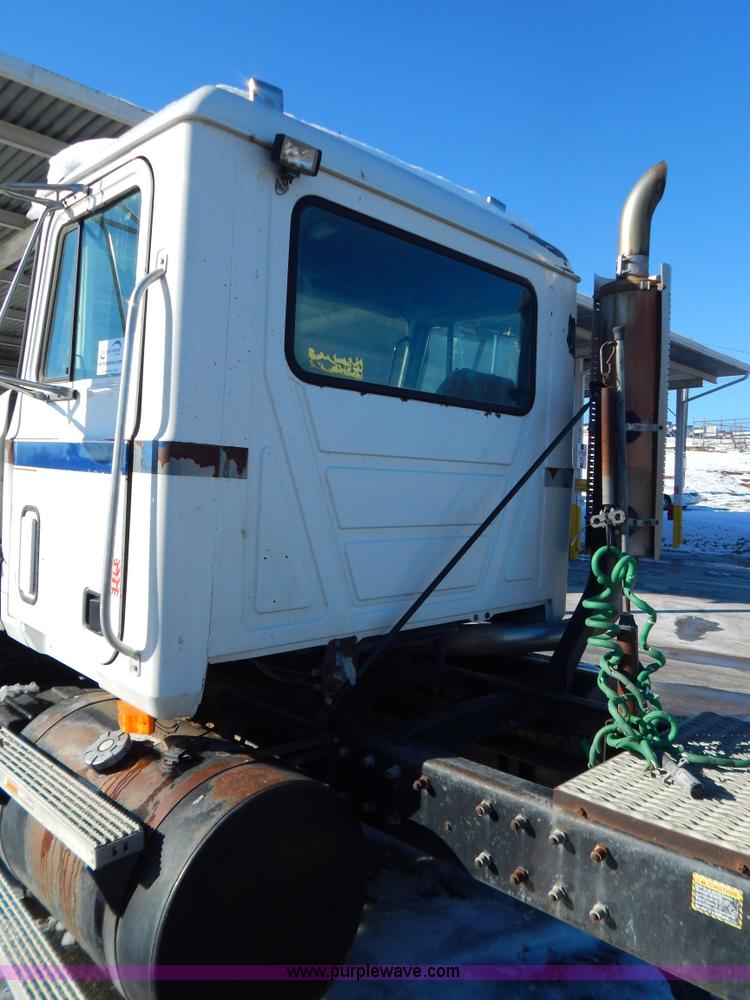 image for item H3906 1991 Mack CH613 semi truck