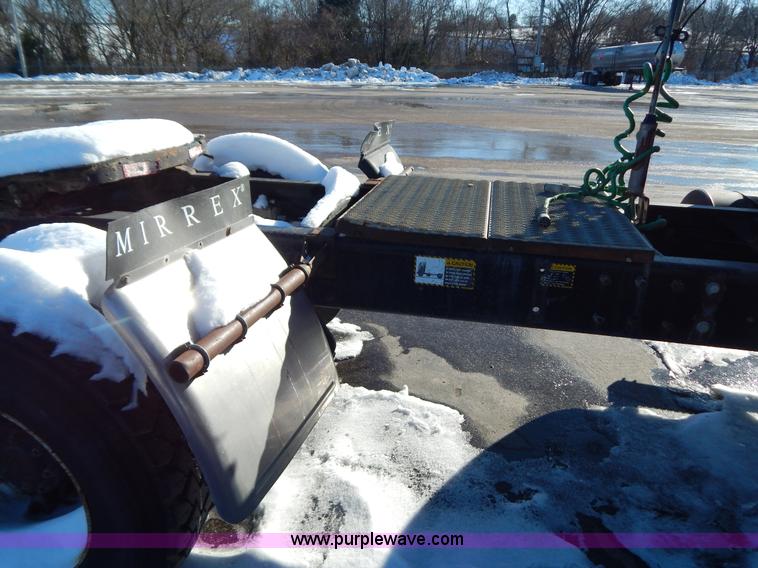 image for item H3906 1991 Mack CH613 semi truck