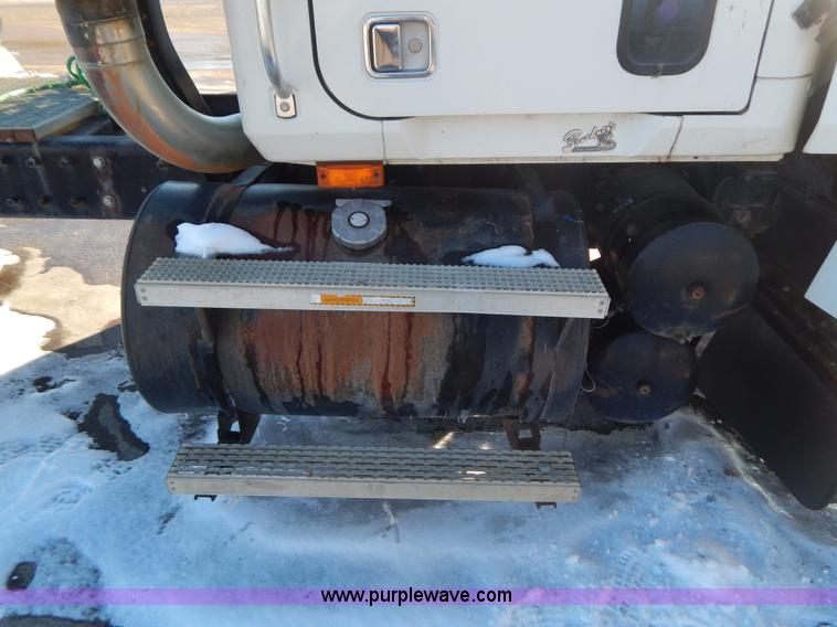 image for item H3906 1991 Mack CH613 semi truck