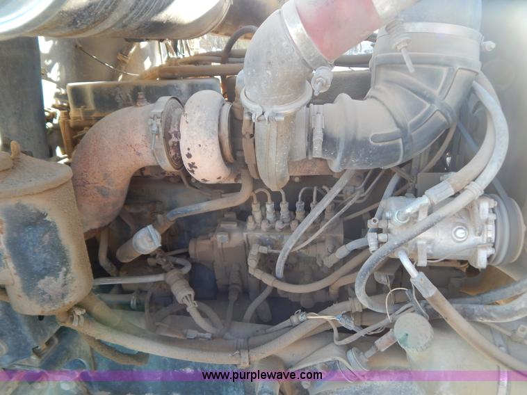 image for item H3906 1991 Mack CH613 semi truck