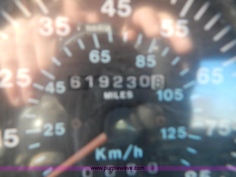 image for item H3906 1991 Mack CH613 semi truck