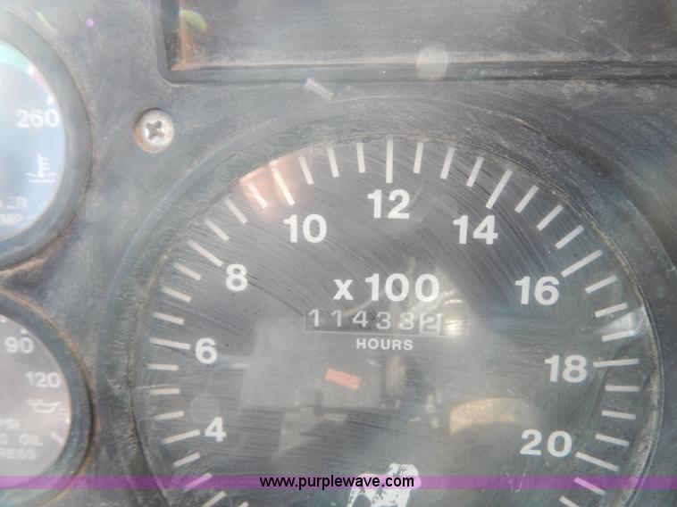 image for item H3906 1991 Mack CH613 semi truck