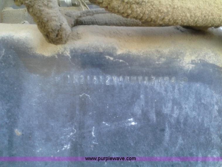 image for item H3906 1991 Mack CH613 semi truck