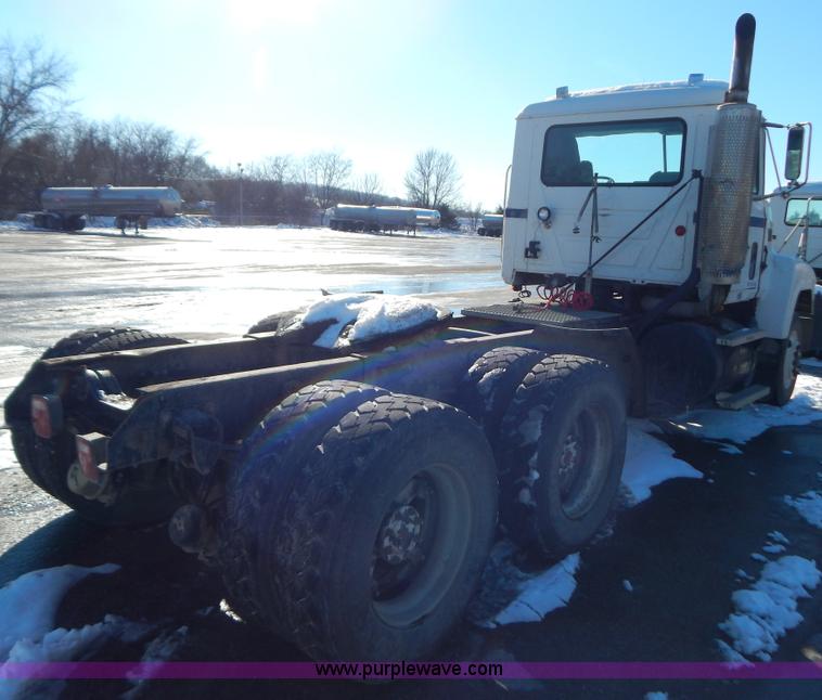 image for item H3907 1991 Mack CH613 semi truck