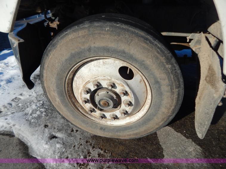 image for item H3907 1991 Mack CH613 semi truck