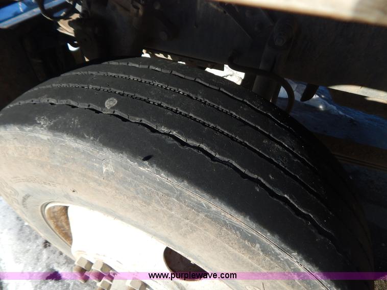 image for item H3907 1991 Mack CH613 semi truck