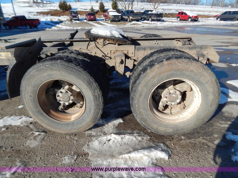 image for item H3907 1991 Mack CH613 semi truck