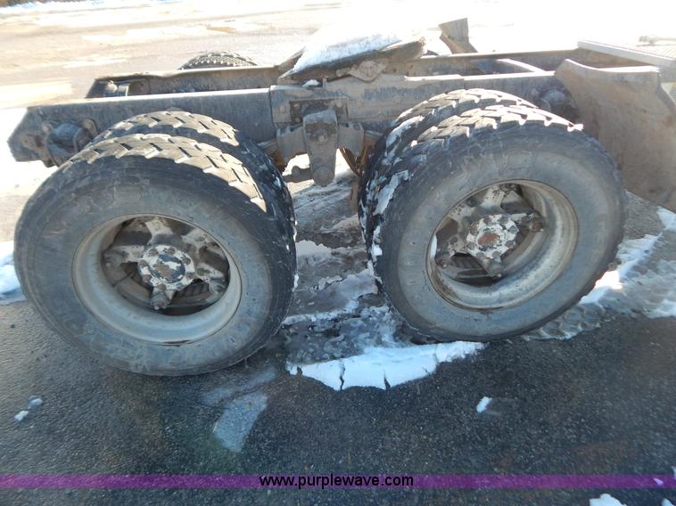 image for item H3907 1991 Mack CH613 semi truck