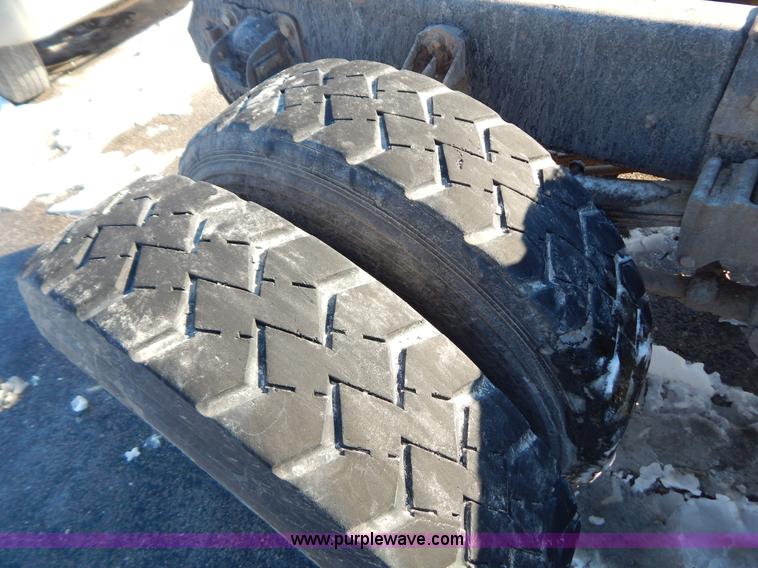 image for item H3907 1991 Mack CH613 semi truck