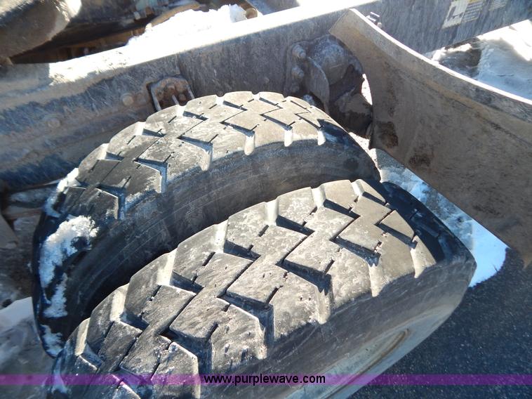 image for item H3907 1991 Mack CH613 semi truck