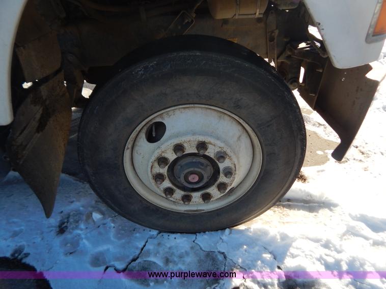 image for item H3907 1991 Mack CH613 semi truck