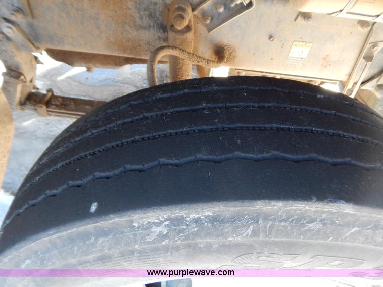 image for item H3907 1991 Mack CH613 semi truck