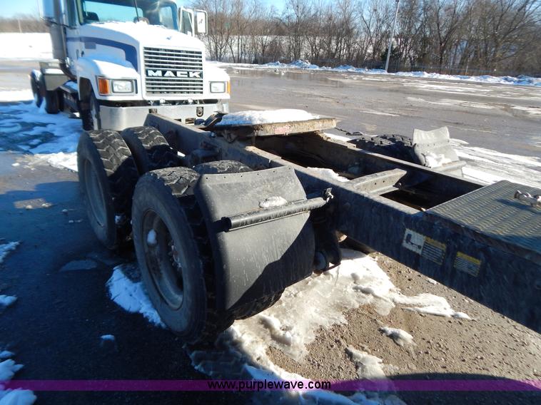 image for item H3907 1991 Mack CH613 semi truck