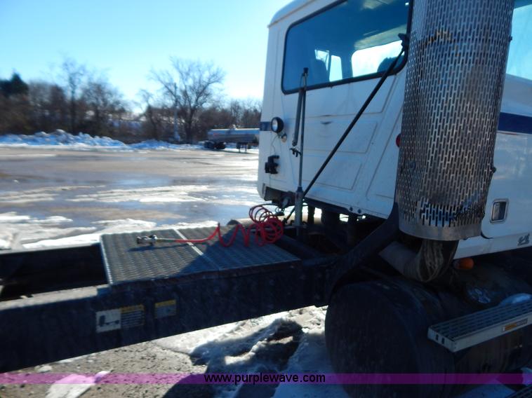 image for item H3907 1991 Mack CH613 semi truck