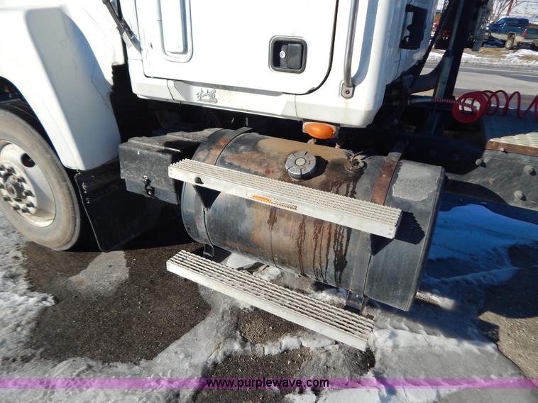 image for item H3907 1991 Mack CH613 semi truck