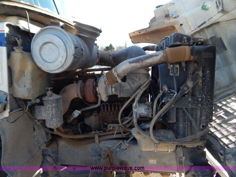 image for item H3907 1991 Mack CH613 semi truck