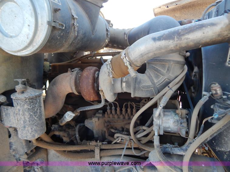 image for item H3907 1991 Mack CH613 semi truck