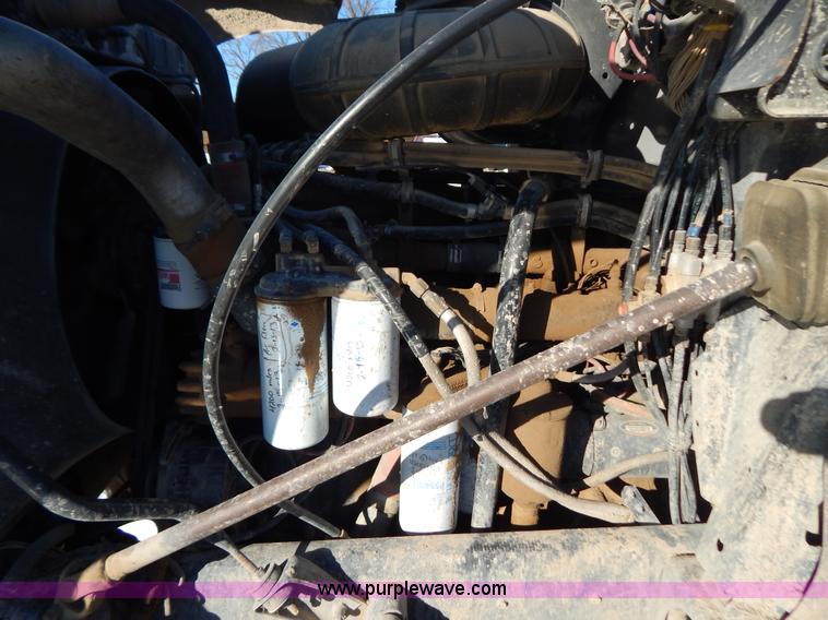 image for item H3907 1991 Mack CH613 semi truck