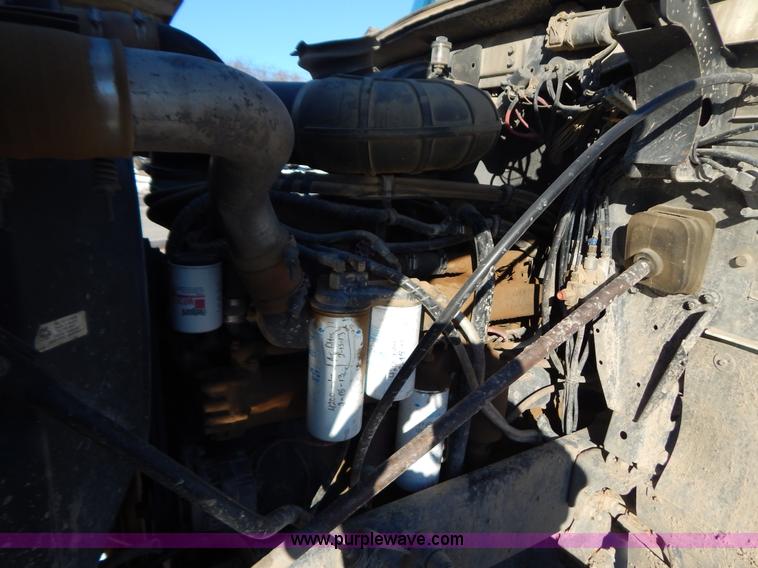 image for item H3907 1991 Mack CH613 semi truck