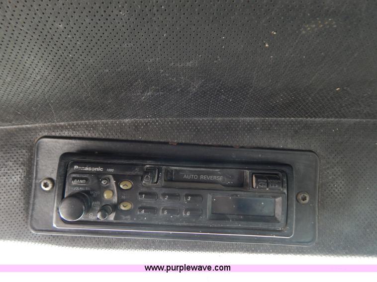 image for item H3907 1991 Mack CH613 semi truck