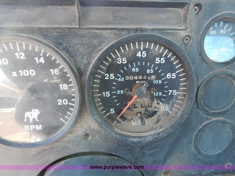 image for item H3907 1991 Mack CH613 semi truck