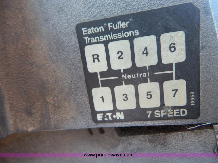 image for item H3907 1991 Mack CH613 semi truck