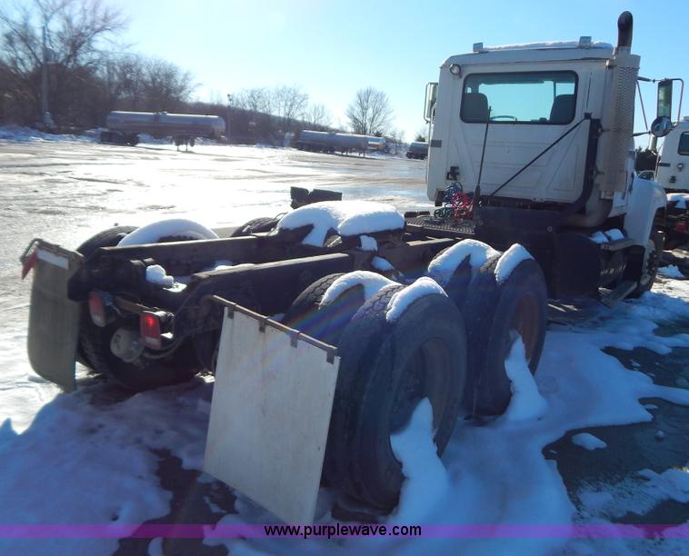 image for item H3908 1992 Mack CH613 semi truck