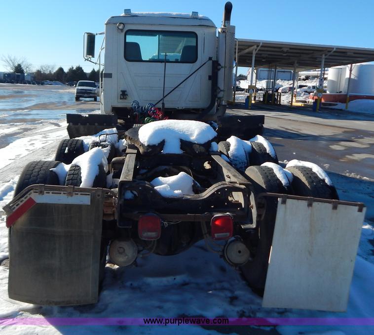 image for item H3908 1992 Mack CH613 semi truck