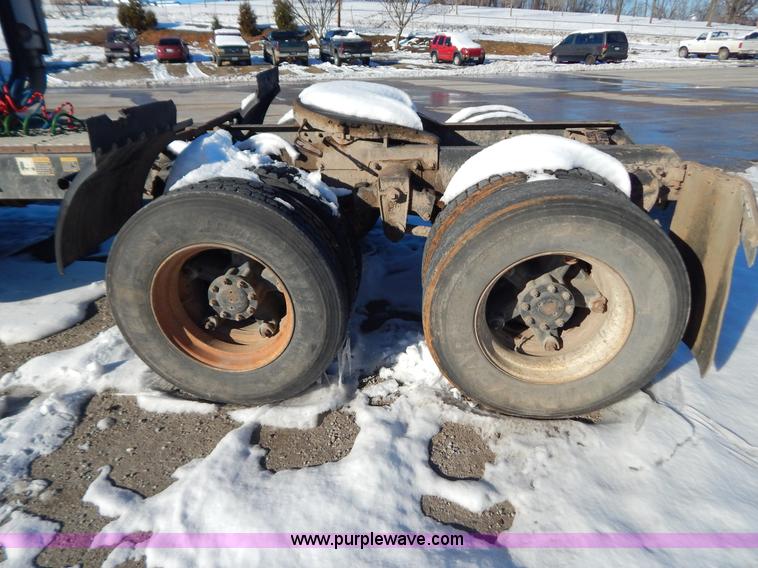 image for item H3908 1992 Mack CH613 semi truck