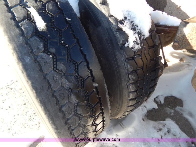 image for item H3908 1992 Mack CH613 semi truck