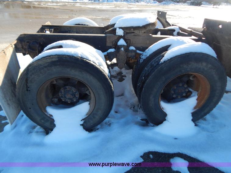 image for item H3908 1992 Mack CH613 semi truck