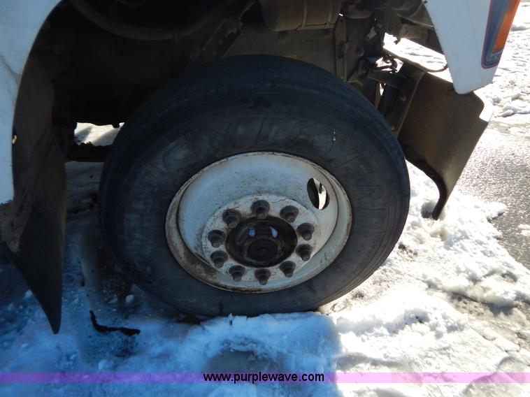 image for item H3908 1992 Mack CH613 semi truck