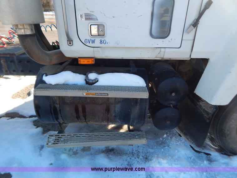 image for item H3908 1992 Mack CH613 semi truck