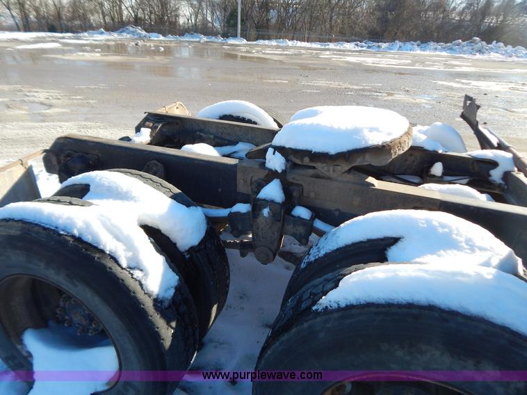 image for item H3908 1992 Mack CH613 semi truck