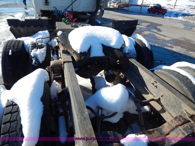 image for item H3908 1992 Mack CH613 semi truck