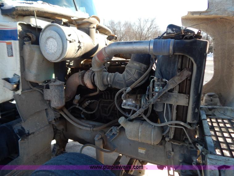 image for item H3908 1992 Mack CH613 semi truck