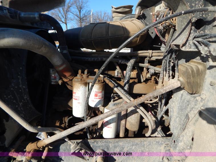 image for item H3908 1992 Mack CH613 semi truck