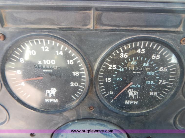 image for item H3908 1992 Mack CH613 semi truck