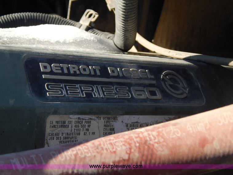 image for item H3909 2004 Freigtliner Columbia semi truck