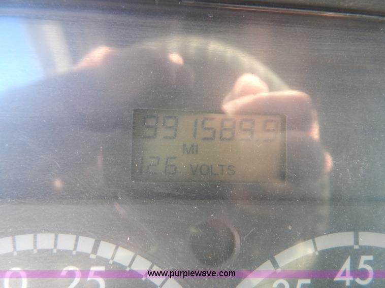 image for item H3909 2004 Freigtliner Columbia semi truck