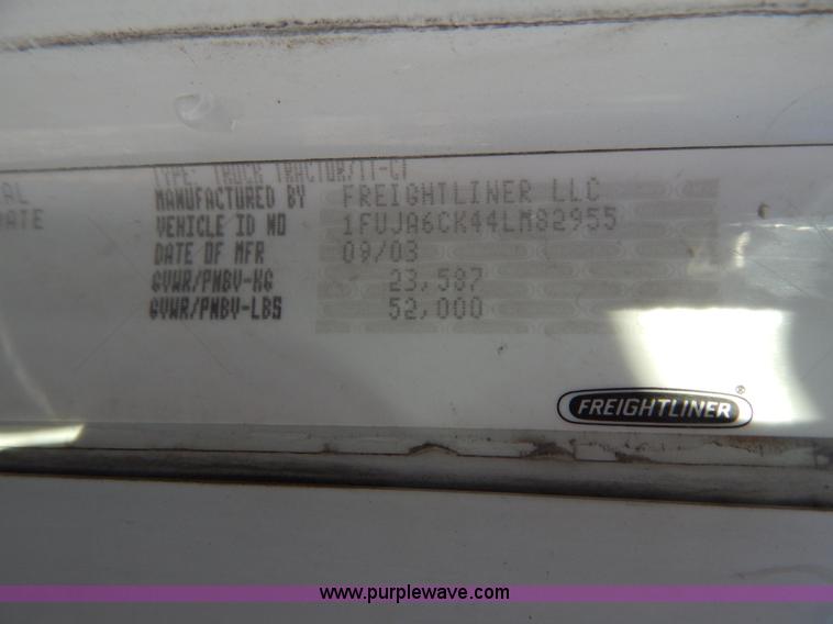 image for item H3909 2004 Freigtliner Columbia semi truck