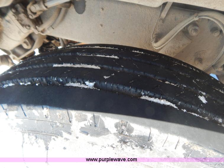 image for item H3911 1999 Peterbilt 377 semi truck