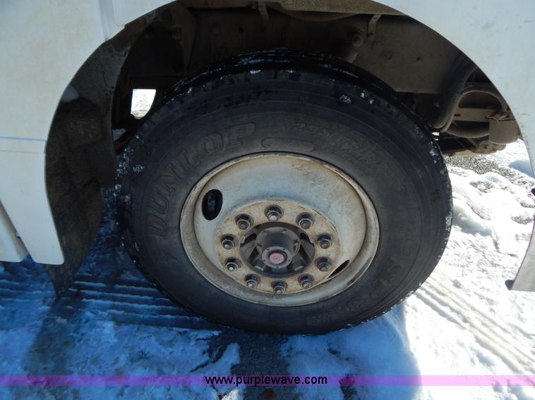 image for item H3911 1999 Peterbilt 377 semi truck