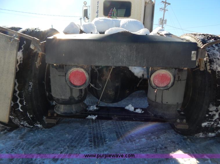 image for item H3911 1999 Peterbilt 377 semi truck